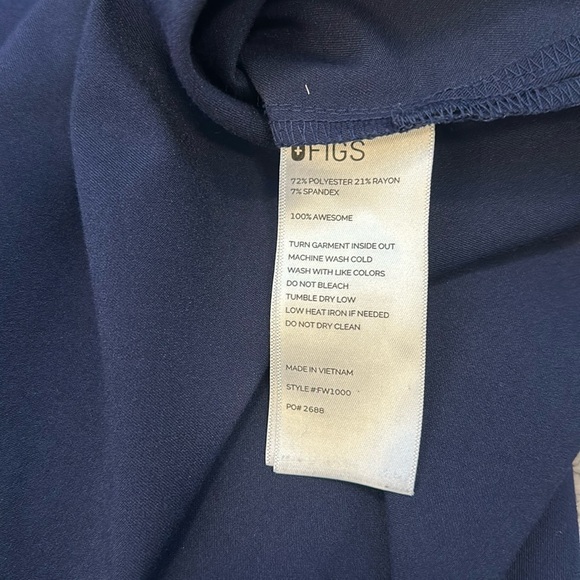 FIGS Women’s Catarina Navy One-Pocket Scrub Top Size Small - Picture 3 of 4